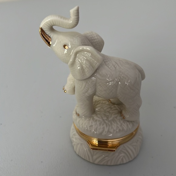 Lenox Treasures - The Good Luck Elephant Box - Trinket Box - Picture 2 of 5